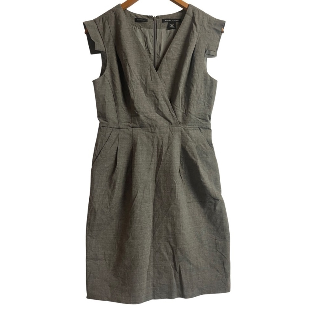 Banana Republic wool dress, gorgeous and gray. Has real pockets and is lined. 6P